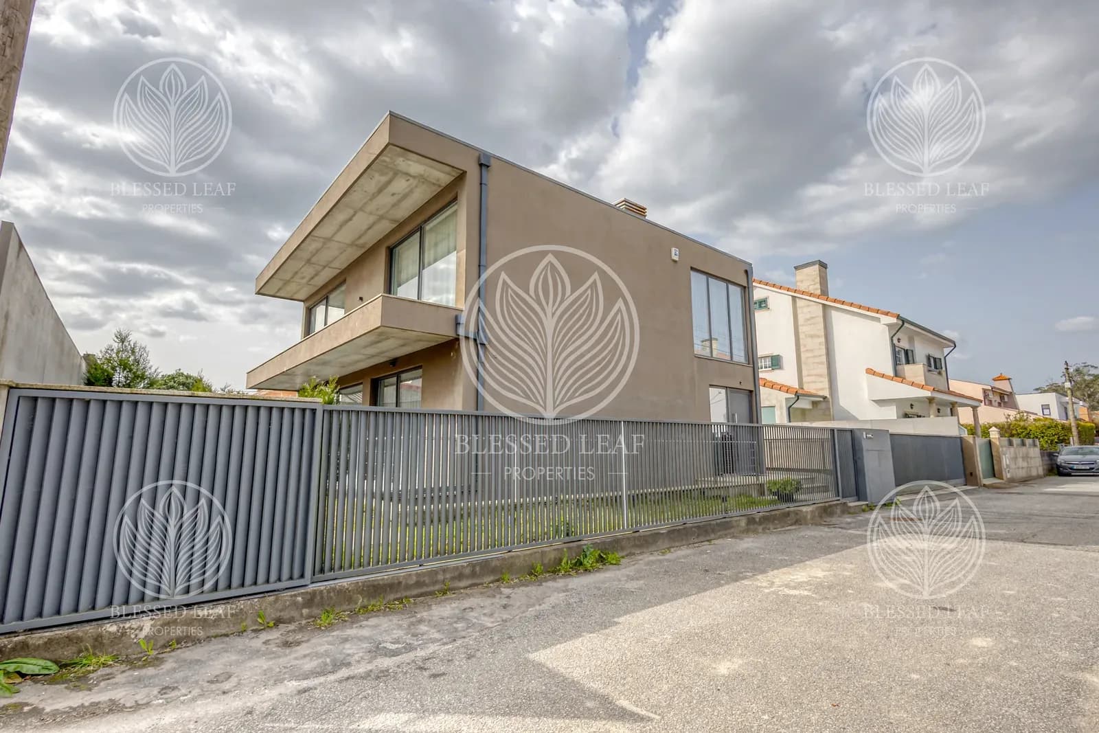 Moradia T3 Como Nova em Perafita — Piscina, Garagem Ampla e Localização de Excelência